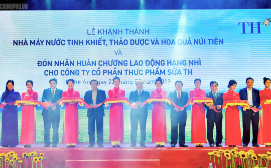 Thủ tướng dự Lễ khánh thành Nhà máy sản xuất nước tinh khiết, thảo dược và hoa quả Núi Tiên