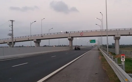 Đã bắt được 3 thanh niên ném đá vào ô tô trên cao tốc Hạ Long – Hải Phòng