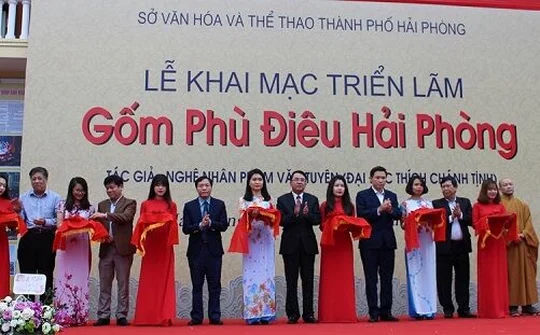 Hải Phòng: Khai mạc Triển lãm Gốm phù điêu