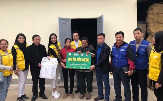 Nữ hoàng Thương hiệu ngành ô tô Châu Loan tham gia Caravan hành trình nhân ái 2019