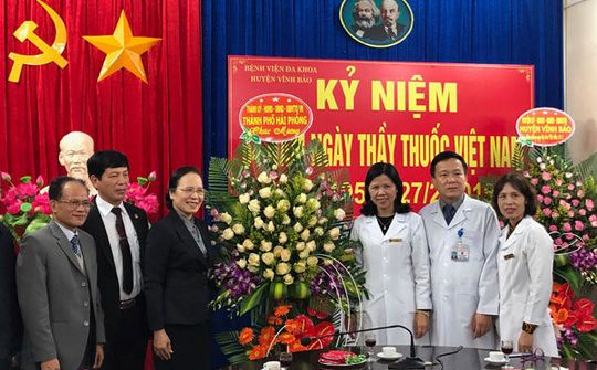 Hải Phòng: Phó Bí thư TT Thành ủy thăm, tặng quà nhân Ngày Thầy thuốc Việt Nam