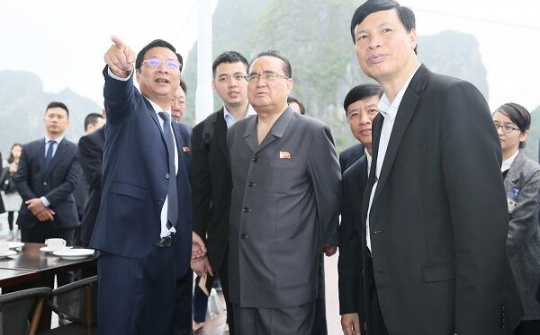 Phái Đoàn đại biểu cấp cao Triều Tiên tham quan Vịnh Hạ Long