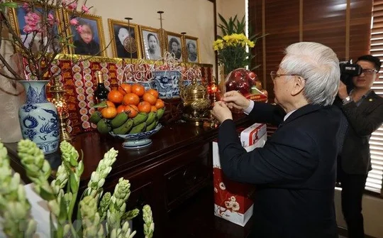 Tổng Bí thư, Chủ tịch nước dâng hương tưởng niệm các vị lãnh đạo tiền bối