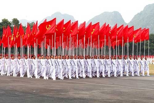 Non sông bừng sáng sắc xuân