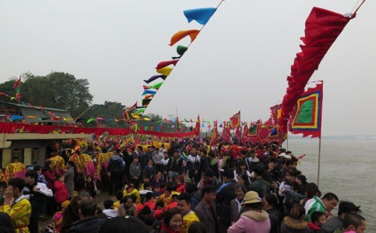 Cấm dùng tàu hàng để chở người tham gia lễ hội sông nước dịp Tết