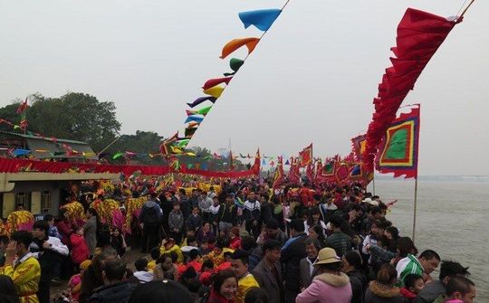 Cấm dùng tàu hàng để chở người tham gia lễ hội sông nước dịp Tết