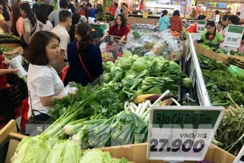 Sôi động thị trường mùng 3 Tết