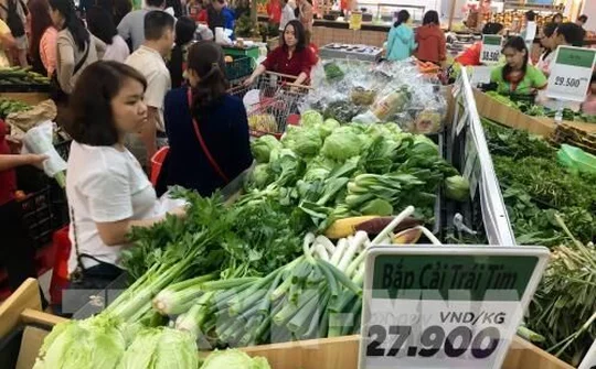 Sôi động thị trường mùng 3 Tết
