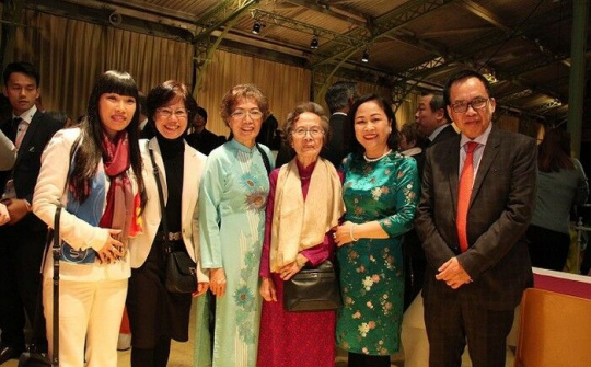 Tết nhớ quê hương