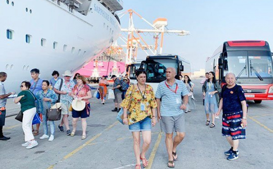 Hàng chục ngàn du khách đến Việt Nam dịp Tết bằng tàu biển
