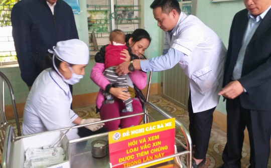 Thanh Hóa triển khai tiêm vắc xin ComBE Five cho trẻ em