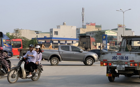 Nỗi lo khi tham gia giao thông đưa con đến trường