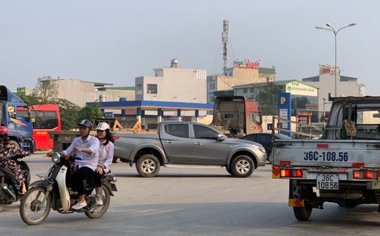 Nỗi lo khi tham gia giao thông đưa con đến trường