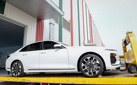 VinFast đưa 155 ô tô Lux ra nước ngoài kiểm thử