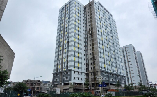 Hà Nội: Bé trai rơi từ ban công chung cư xuống đất tử vong