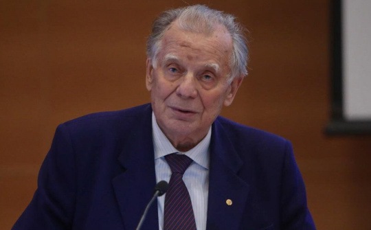 Nhà khoa học người Nga từng đoạt giải Nobel qua đời