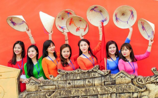 Phụ nữ Việt Nam trong thời kỳ mới: “Tự tin, tự trọng, trung hậu, đảm đang”