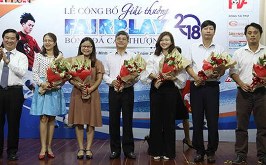 Chung tay lan tỏa - Nét đẹp từ sân cỏ với "Giải thưởng Fair Play"