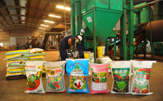 “Bát nháo” thị trường phân bón: Nhà nhà, người người làm phân bón NPK ...