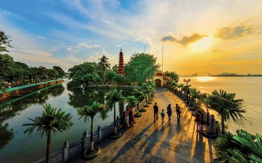 Chùa Trấn Quốc trong Top 10 ngôi chùa có cảnh đẹp "không thể tin được"