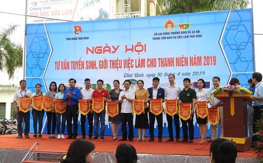 Thái Bình: Tưng bừng Ngày hội Tư vấn tuyển sinh, giới thiệu việc làm