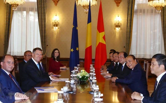 Thủ tướng Nguyễn Xuân Phúc hội kiến Tổng thống, Chủ tịch Thượng viện Romania