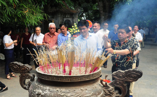 Đoàn Kiều bào về với Đền Hùng trong ngày Giỗ tổ