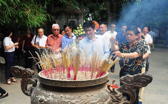 Đoàn Kiều bào về với Đền Hùng trong ngày Giỗ tổ
