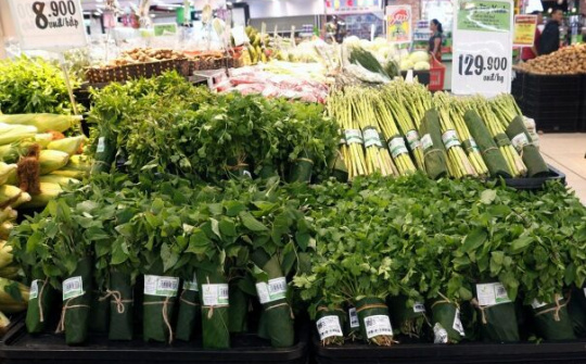 Dùng lá chuối thay túi nylon: Doanh nghiệp, người dân hưởng ứng