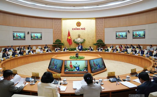 Thủ tướng: Lo tăng trưởng nhưng không bỏ quên các vấn đề xã hội bức bối