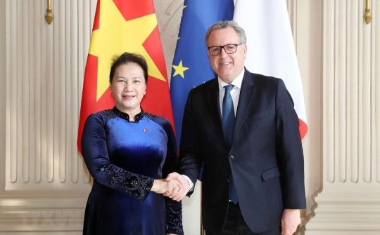 Chủ tịch Quốc hội hội đàm với Chủ tịch Hạ viện Pháp