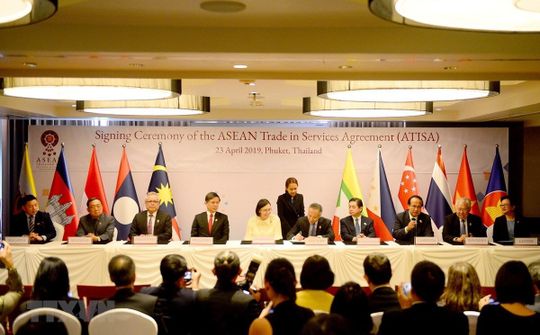 ASEAN ký kết hai văn kiện kinh tế quan trọng