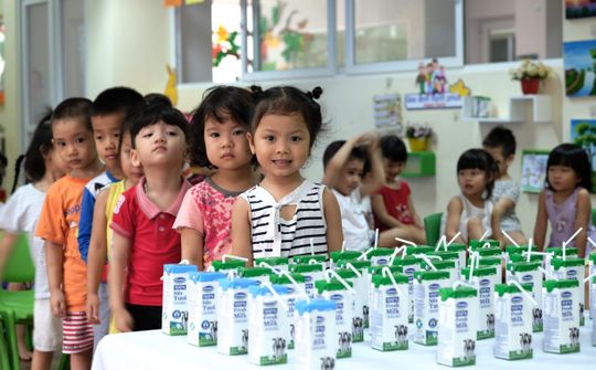 Vinamilk cung cấp hàng triệu ly "sữa học đường" mỗi ngày cho trẻ em Thủ đô Hà Nội