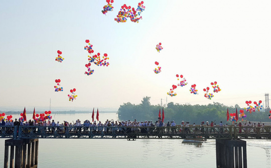 Lễ Thượng cờ "Thống nhất non sông " tại đôi bờ Hiền Lương - Bến Hải