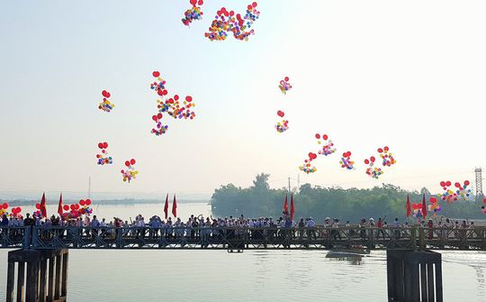 Lễ Thượng cờ "Thống nhất non sông " tại đôi bờ Hiền Lương - Bến Hải