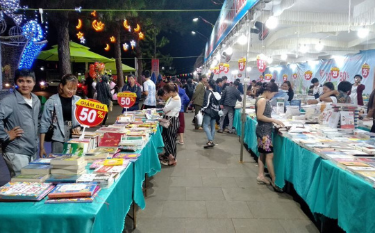 Sôi động Hội sách Gia Lai 2019