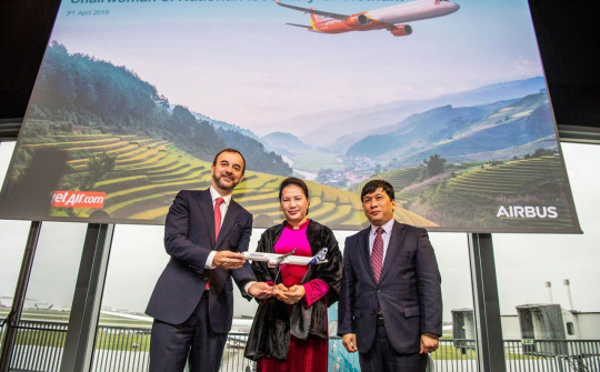 Chủ tịch Quốc hội dự lễ bàn giao máy bay Airbus tại Pháp