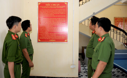 Chuẩn mực đạo đức, công vụ