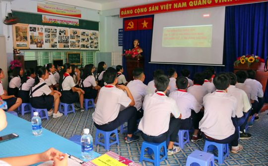 "Công trình măng non" giúp các em học lịch sử qua phim ảnh