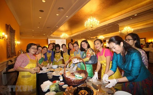 Ẩm thực Việt Nam thu hút bạn bè ASEAN tại Malaysia