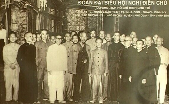 Họp Ban tổ chức cuộc thi "Bác Hồ với Ninh Bình- Ninh Bình làm theo lời Bác"