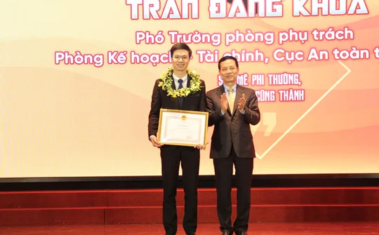 Say mê phi thường, việc khó cũng thành