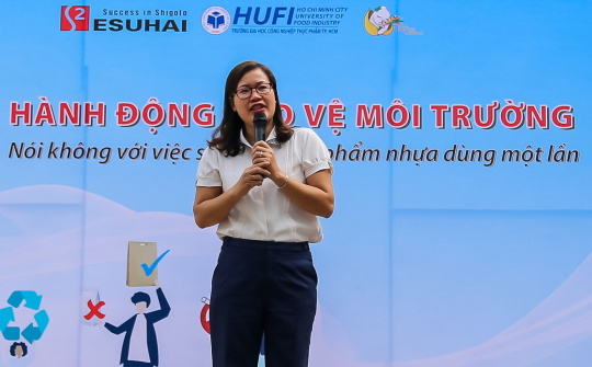 Gần 1.000 học sinh, sinh viên nói không với ly, ống hút nhựa để bảo vệ môi trường.