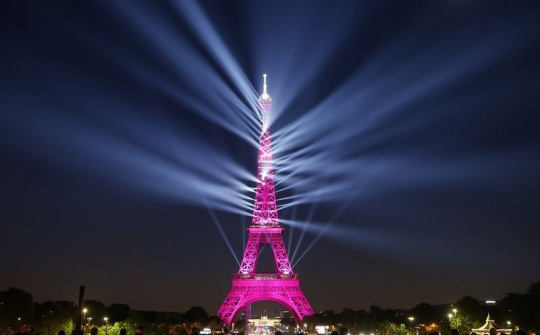 "Bữa tiệc" ánh sáng mừng Tháp Eiffel tròn 130 năm tuổi 