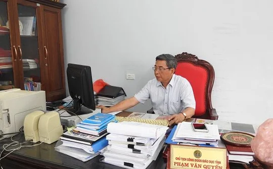 Thầm lặng bên những "chiến công"