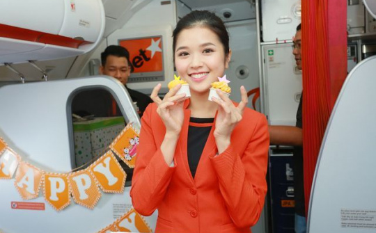 Hãng hàng không đầu tiên ở Việt Nam nhảy “trình diễn” an toàn bay trên không