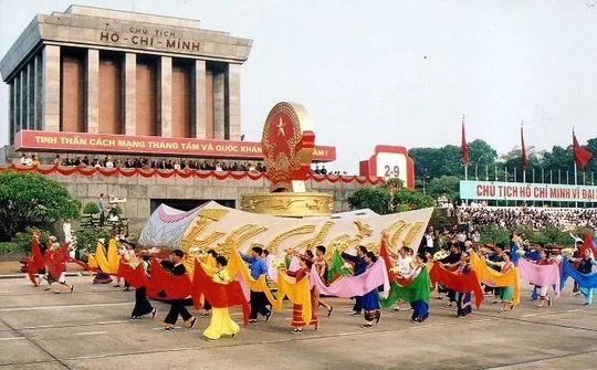 Không được diễn giải lịch sử một cách tùy tiện