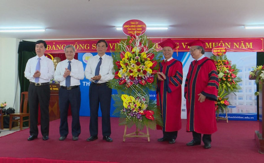 Trường ĐH Kinh Bắc trao bằng Thạc sĩ Quản lý kinh tế
