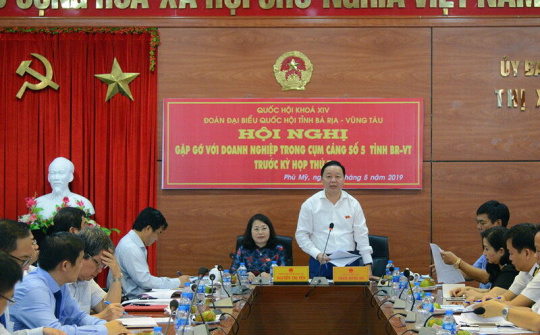 Bộ trưởng Bộ Tài nguyên và Môi trường tiếp xúc doanh nghiệp cụm cảng số 5