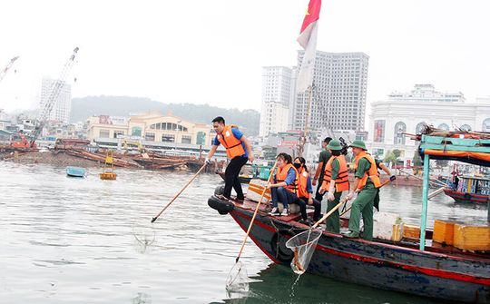 Quảng Ninh: 500 đoàn viên ra quân làm sạch biển